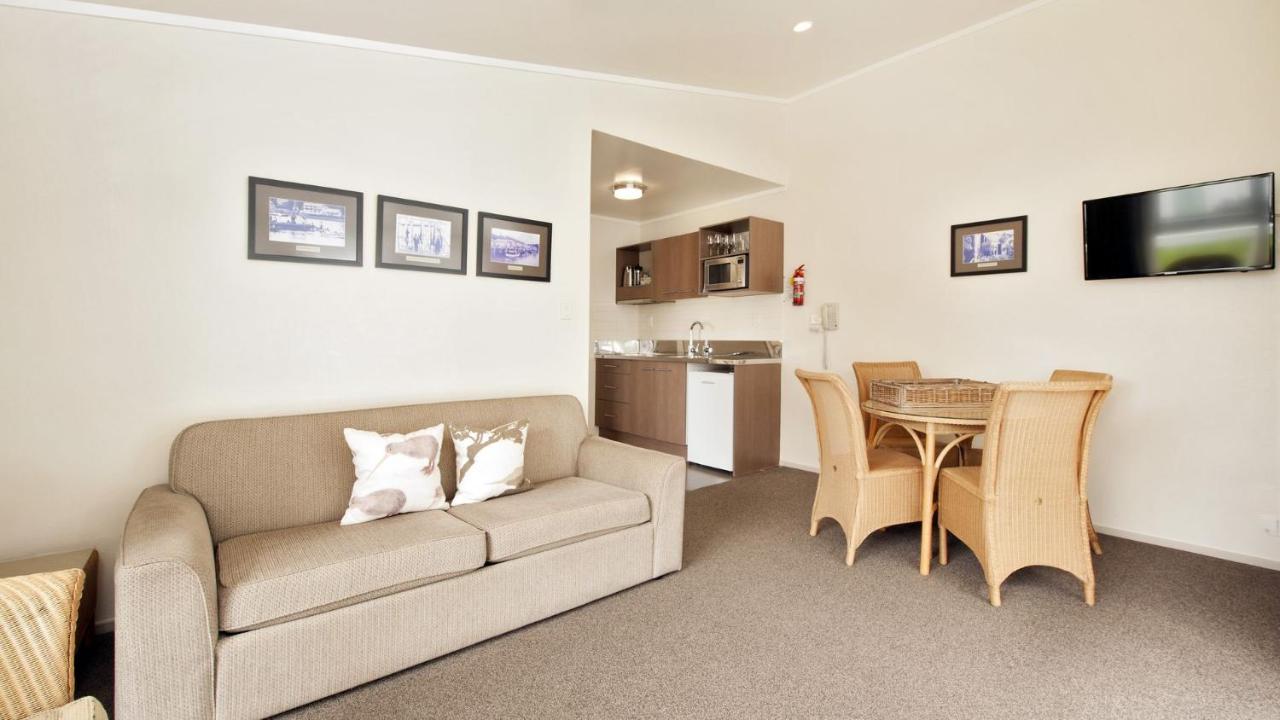 Hananui Lodge And Apartments Russell Dış mekan fotoğraf