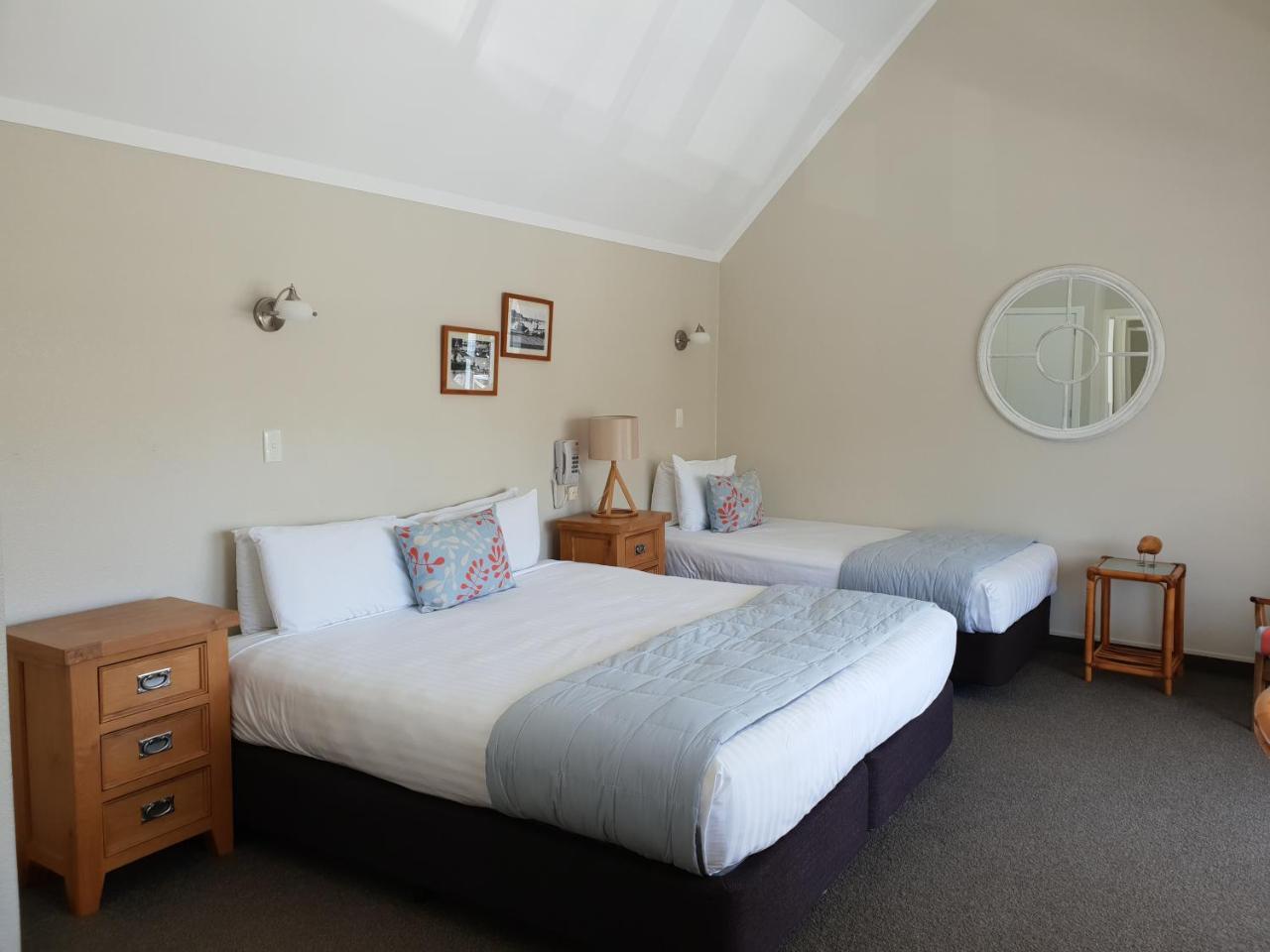 Hananui Lodge And Apartments Russell Dış mekan fotoğraf
