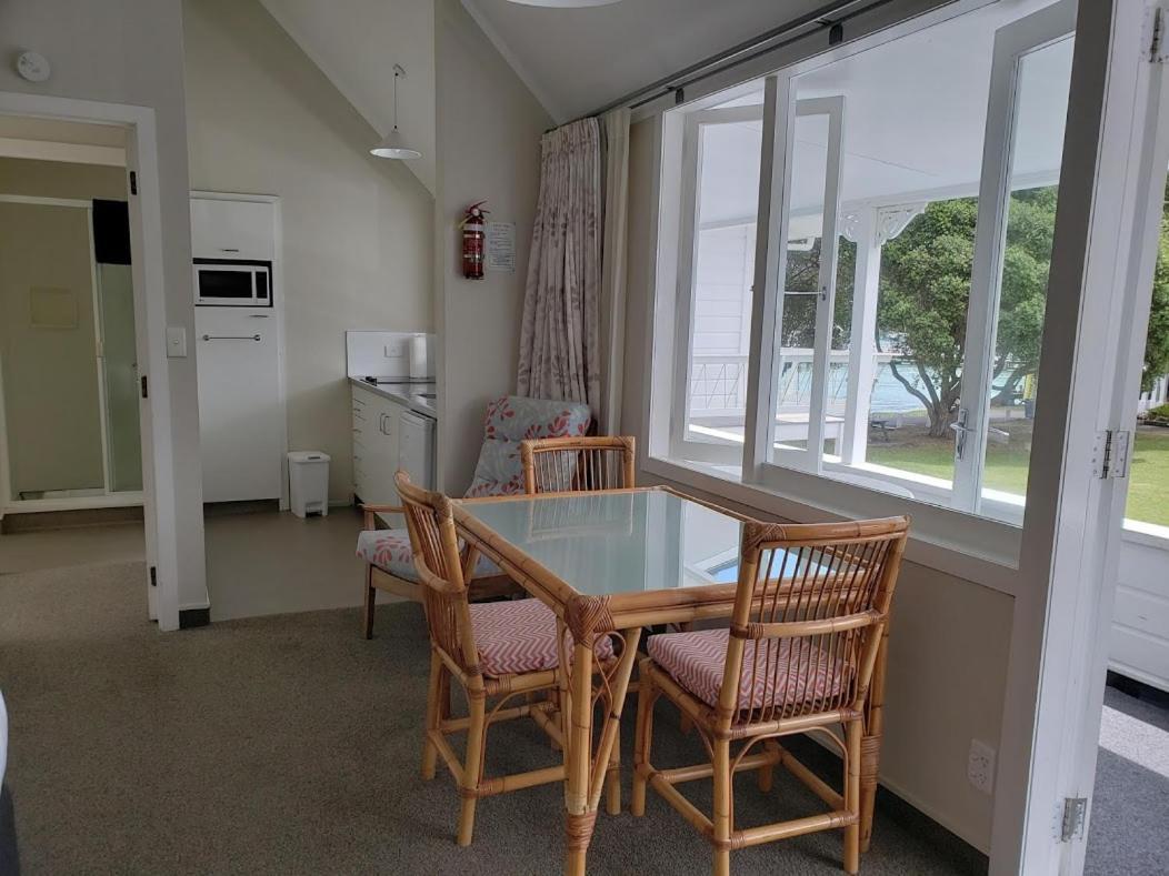 Hananui Lodge And Apartments Russell Dış mekan fotoğraf