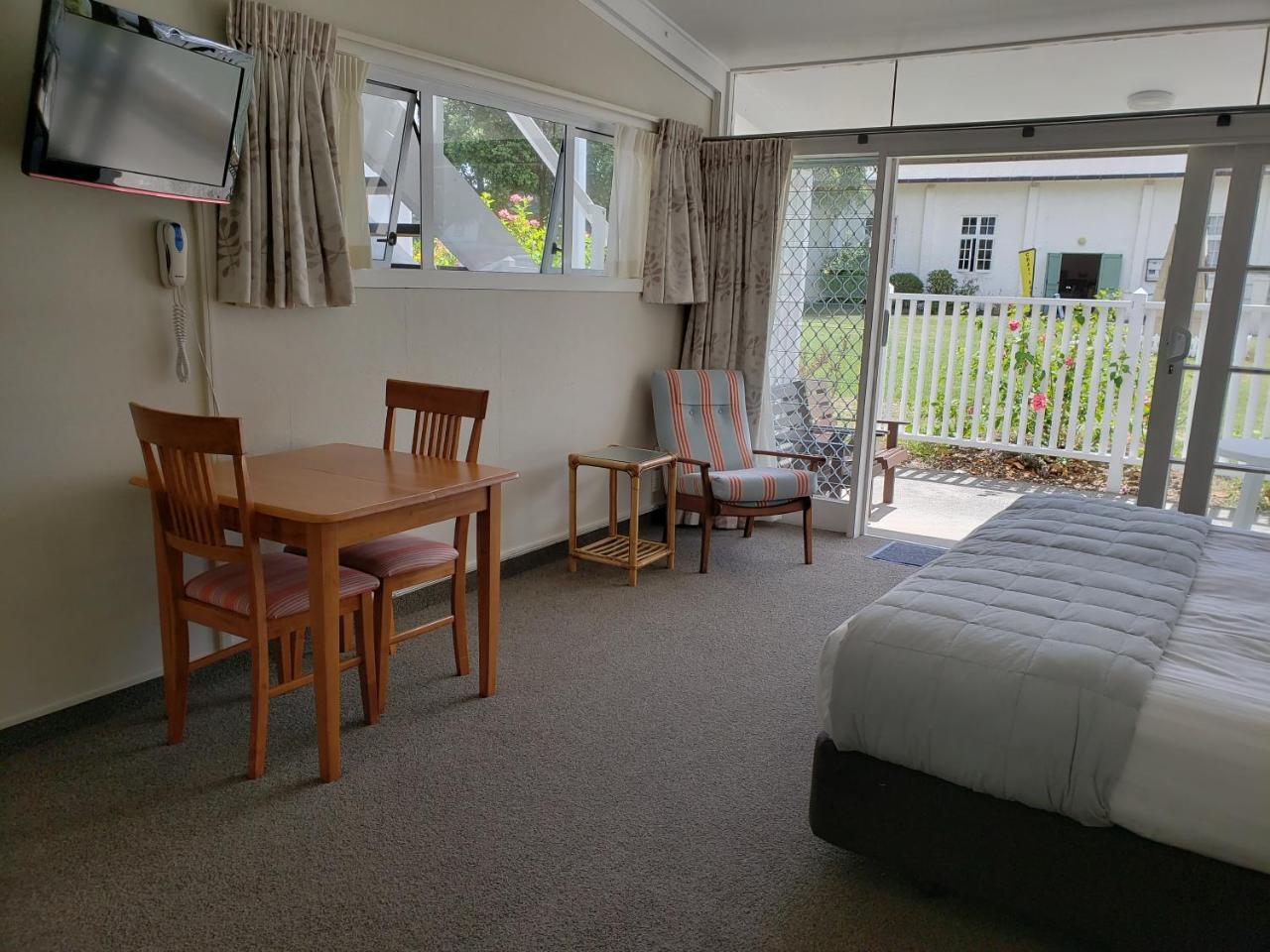 Hananui Lodge And Apartments Russell Dış mekan fotoğraf