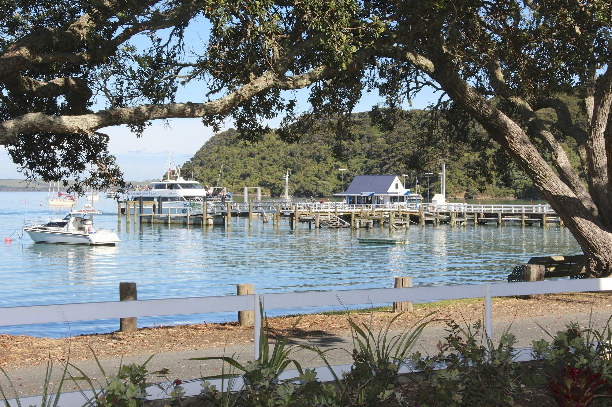 Hananui Lodge And Apartments Russell Dış mekan fotoğraf